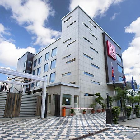 Inde Hotel Chattarpur New Delhi Exteriör bild
