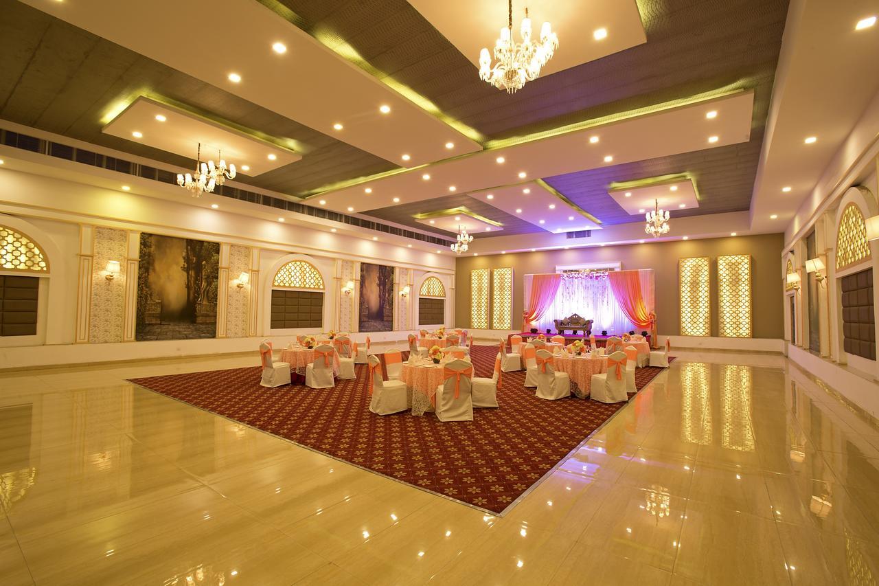 Inde Hotel Chattarpur New Delhi Exteriör bild