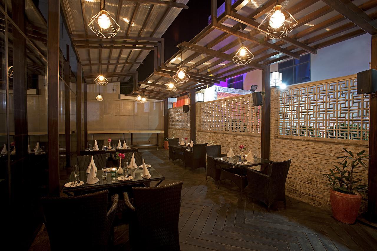 Inde Hotel Chattarpur New Delhi Exteriör bild