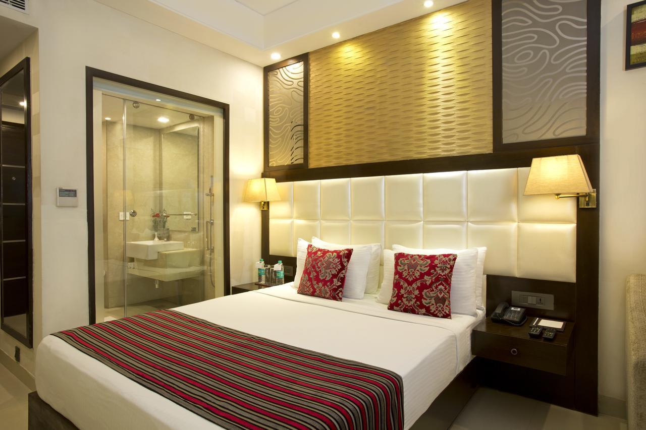 Inde Hotel Chattarpur New Delhi Exteriör bild