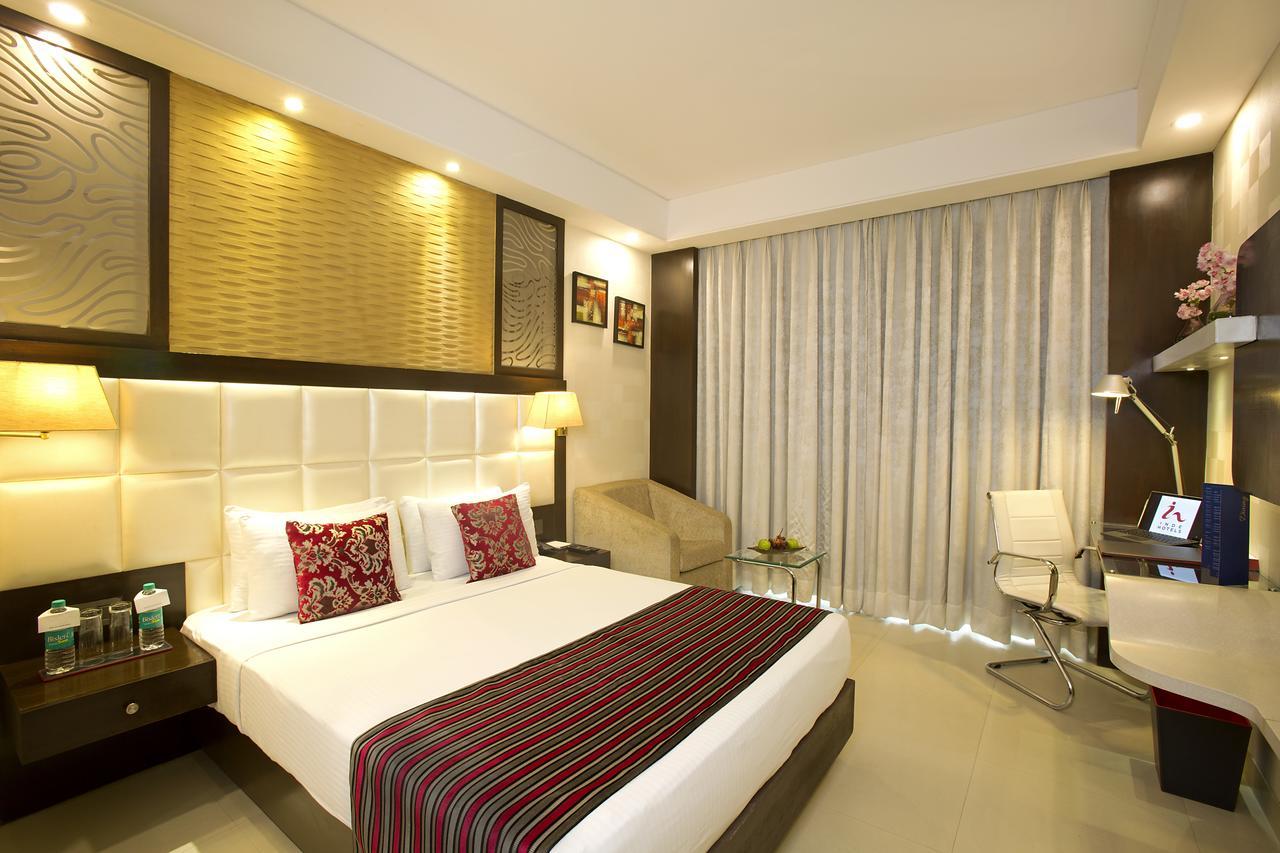 Inde Hotel Chattarpur New Delhi Exteriör bild